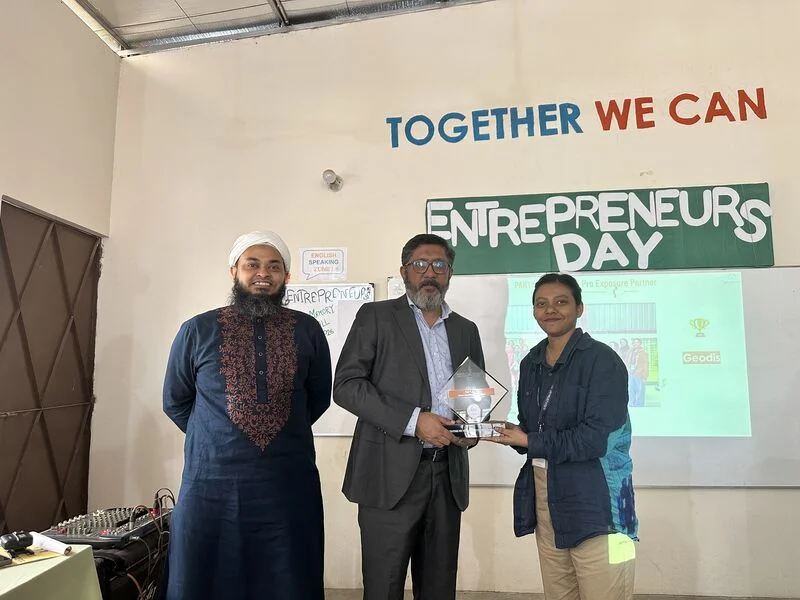 Three participants holding the Professional Exposure Partner award at Entrepreneurs Day.